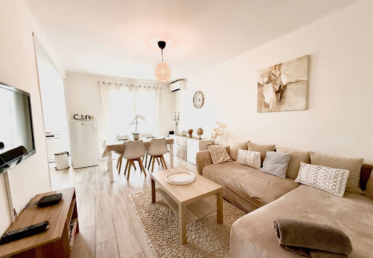 Apartment in Sanary-sur-Mer - Reflet Marin - séjour tout confort à Sanary