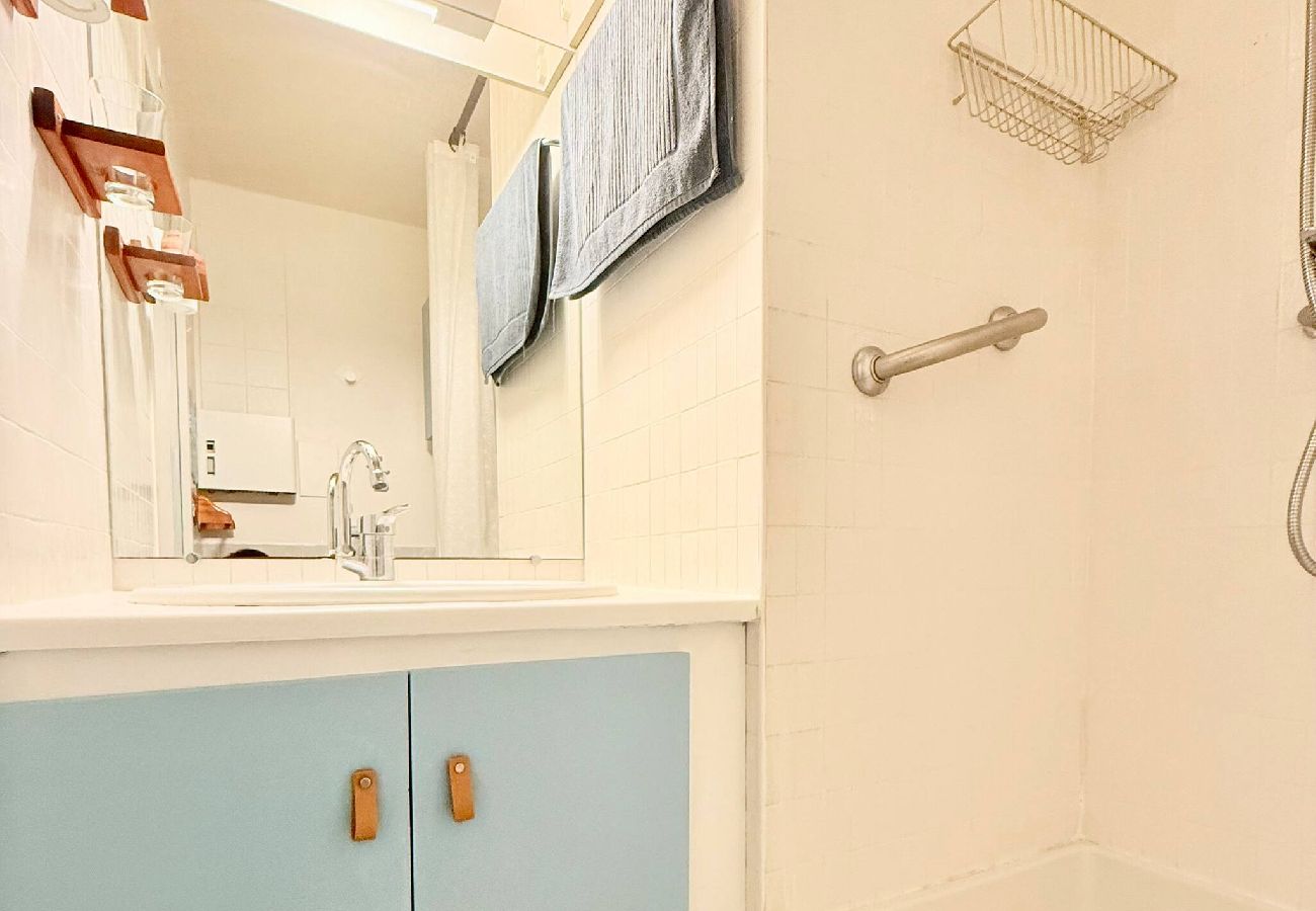 Apartment in Hyères - La Voile Bleue – Port de Hyères & Plage à 130m
