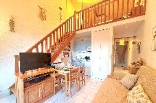 Apartment in Hyères - La Voile Bleue – Port de Hyères & Plage à 130m