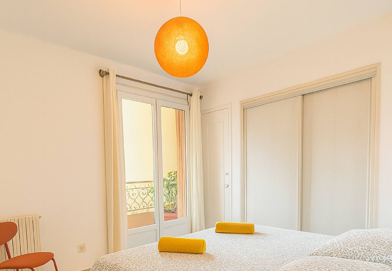 Apartment in Sanary-sur-Mer - Le Majorelle T2 cosy au cœur de Sanary