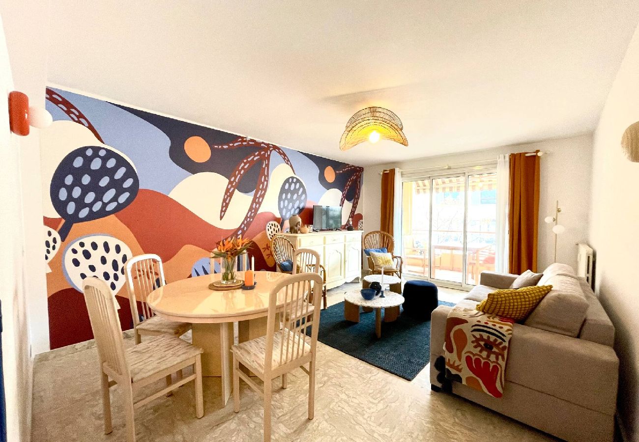 Apartment in Sanary-sur-Mer - Le Majorelle T2 cosy au cœur de Sanary