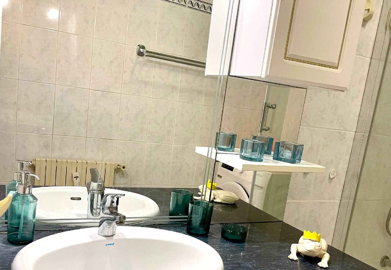 Apartment in Sanary-sur-Mer - Le Majorelle T2 cosy au cœur de Sanary