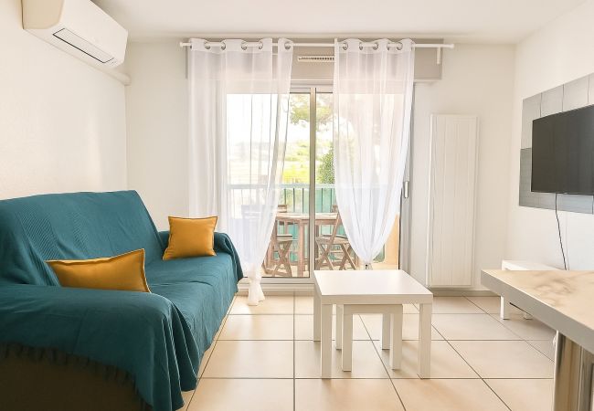 Studio in Six-Fours-les-Plages - Le pêcheur - bord de mer & classé 2 étoiles