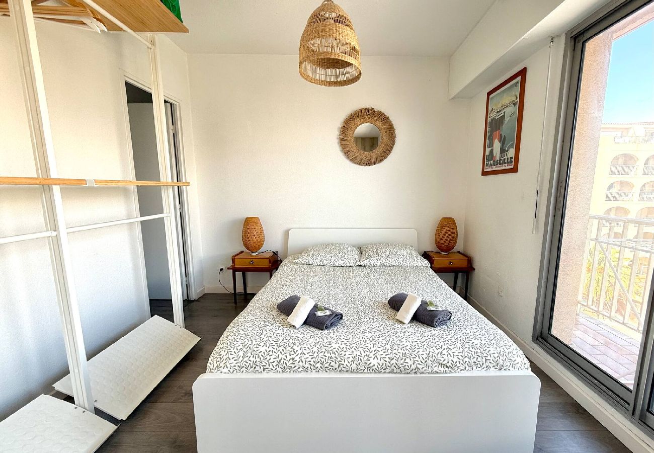 Studio in Hyères - Rosario - Studio vue port, Climatisé - Hyères Port