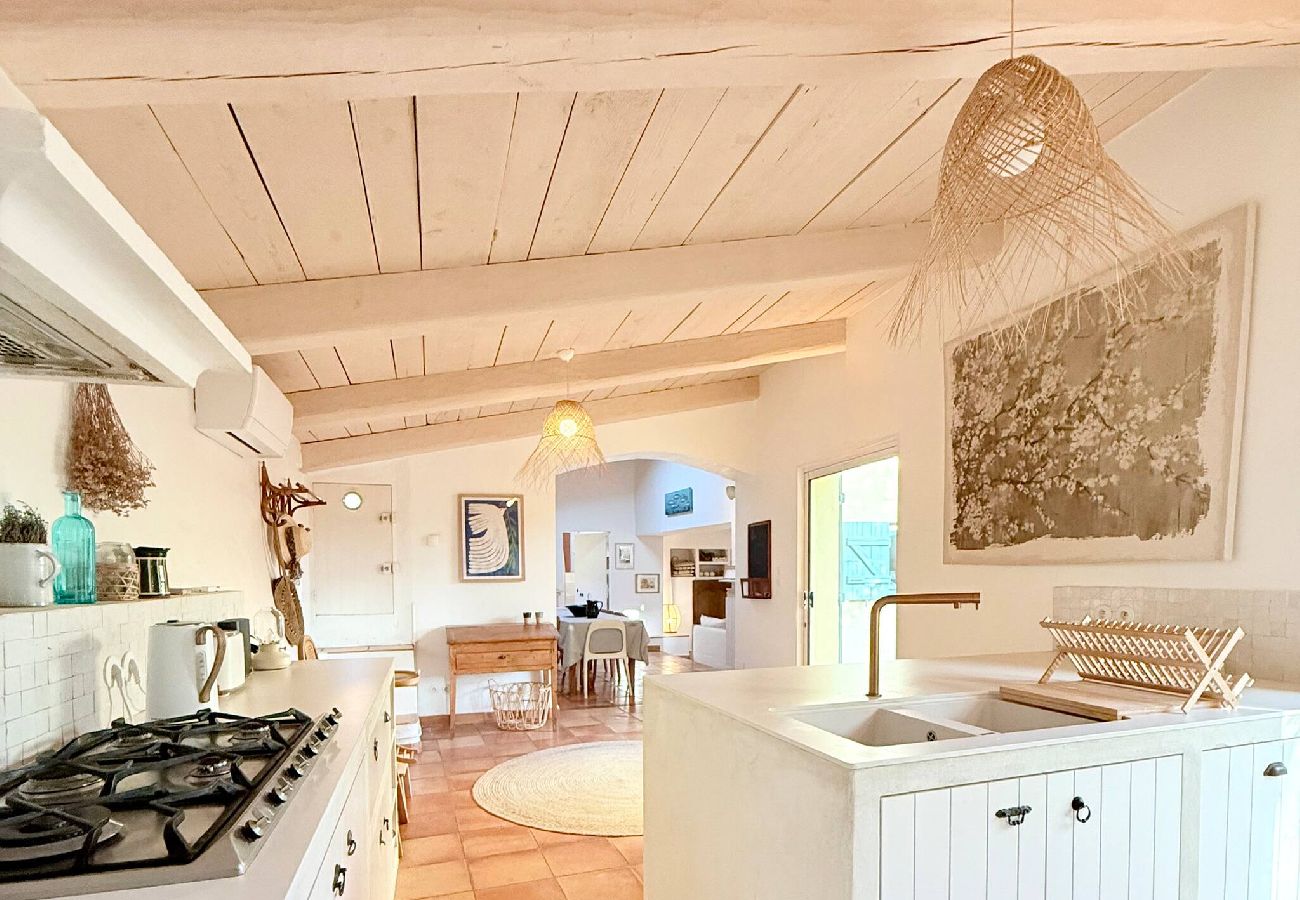 Villa in Sanary-sur-Mer - Villa Provençale avec petit bassin & proche Plages
