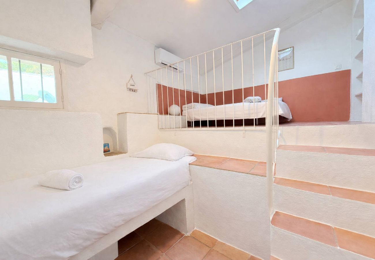 Villa in Sanary-sur-Mer - Villa Provençale avec petit bassin & proche Plages