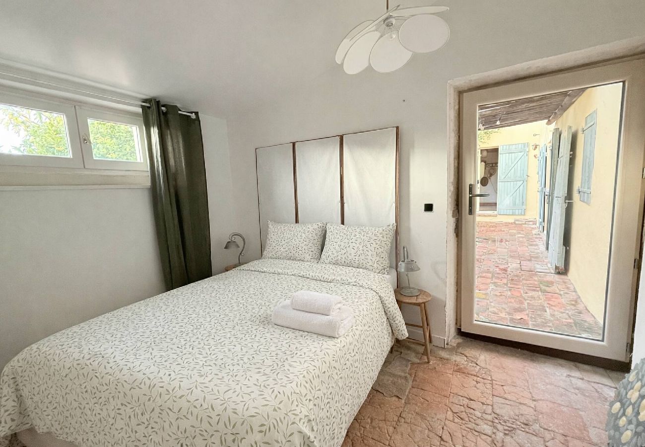 Villa in Sanary-sur-Mer - Villa Provençale avec petit bassin & proche Plages