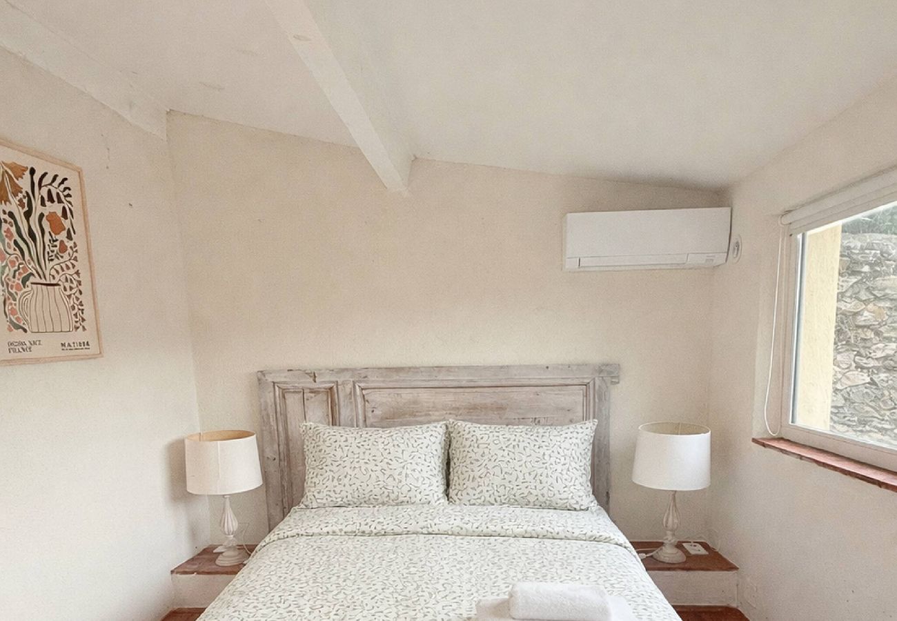 Villa in Sanary-sur-Mer - Villa Provençale avec petit bassin & proche Plages