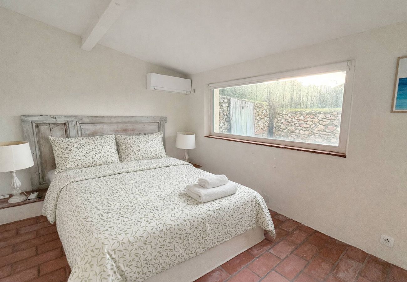 Villa in Sanary-sur-Mer - Villa Provençale avec petit bassin & proche Plages