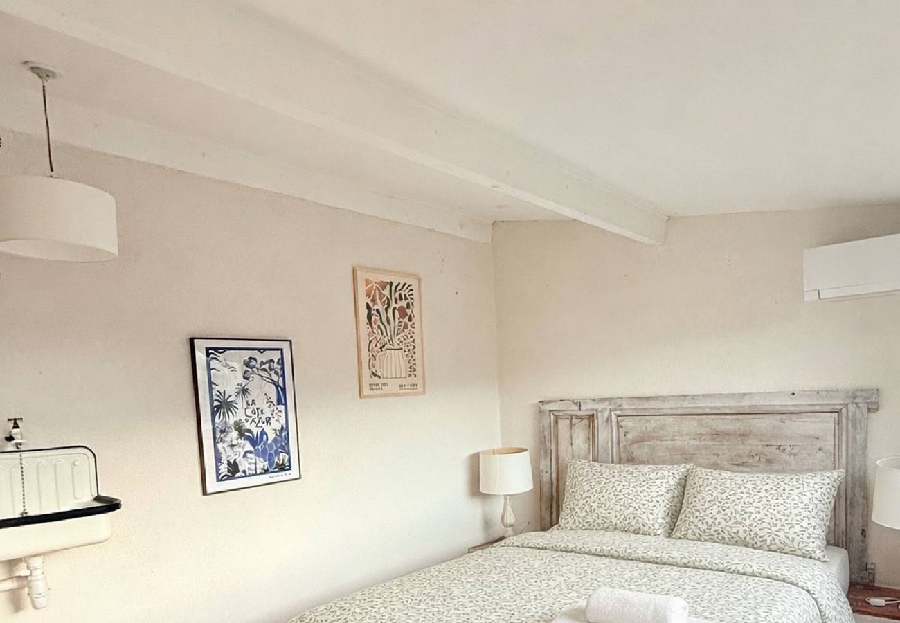 Villa in Sanary-sur-Mer - Villa Provençale avec petit bassin & proche Plages