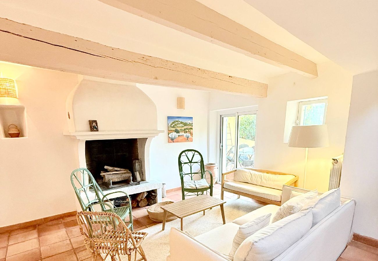 Villa in Sanary-sur-Mer - Villa Provençale avec petit bassin & proche Plages
