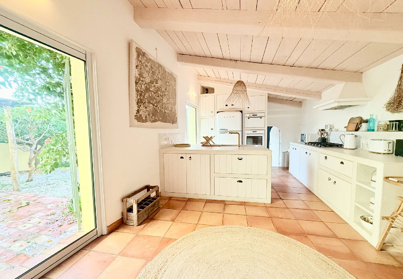 Villa in Sanary-sur-Mer - Villa Provençale avec petit bassin & proche Plages