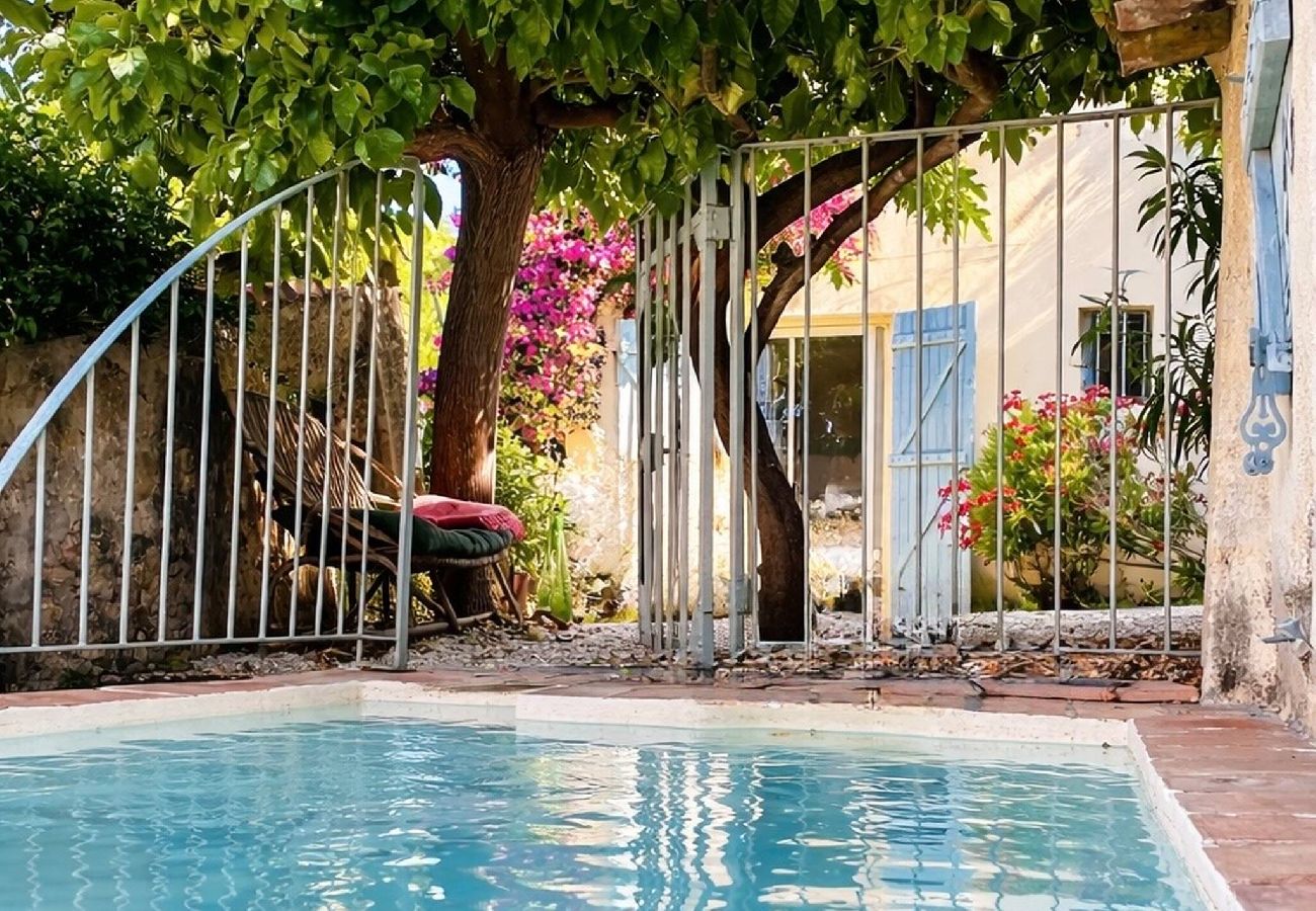 Villa in Sanary-sur-Mer - Villa Provençale avec petit bassin & proche Plages