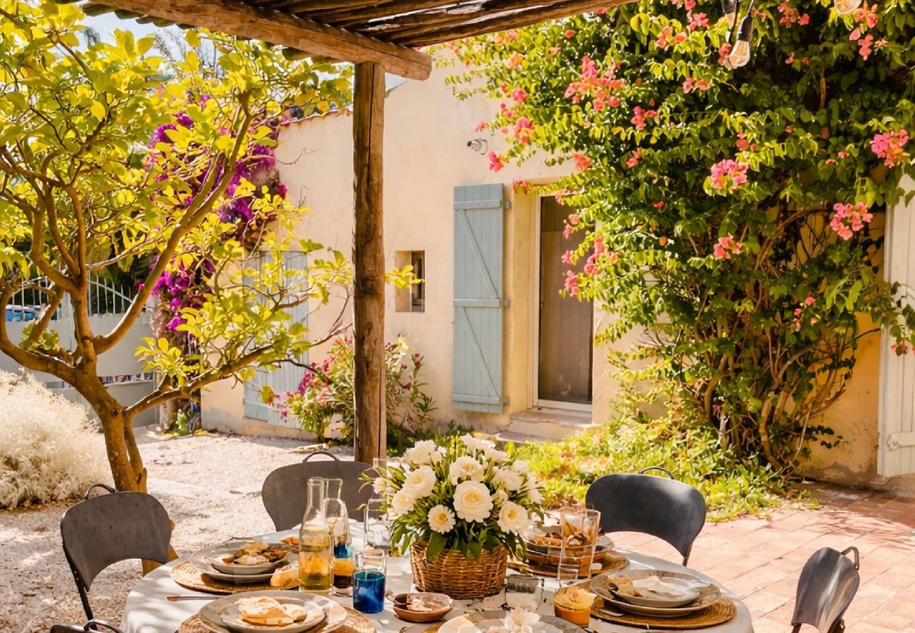 Villa in Sanary-sur-Mer - Villa Provençale avec petit bassin & proche Plages