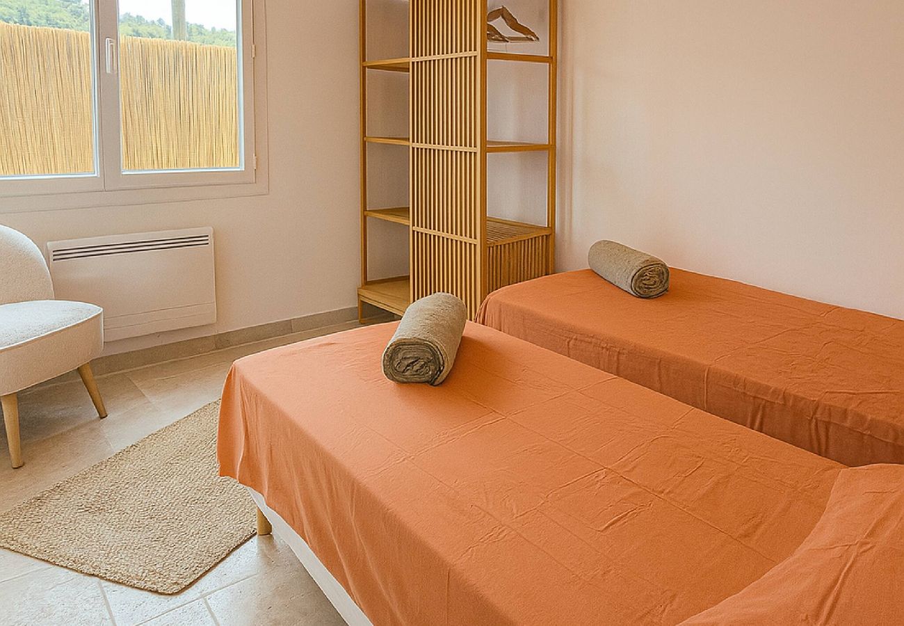 Villa in Sanary-sur-Mer - Villa Clémarine – Détente, Piscine & Jacuzzi Privé