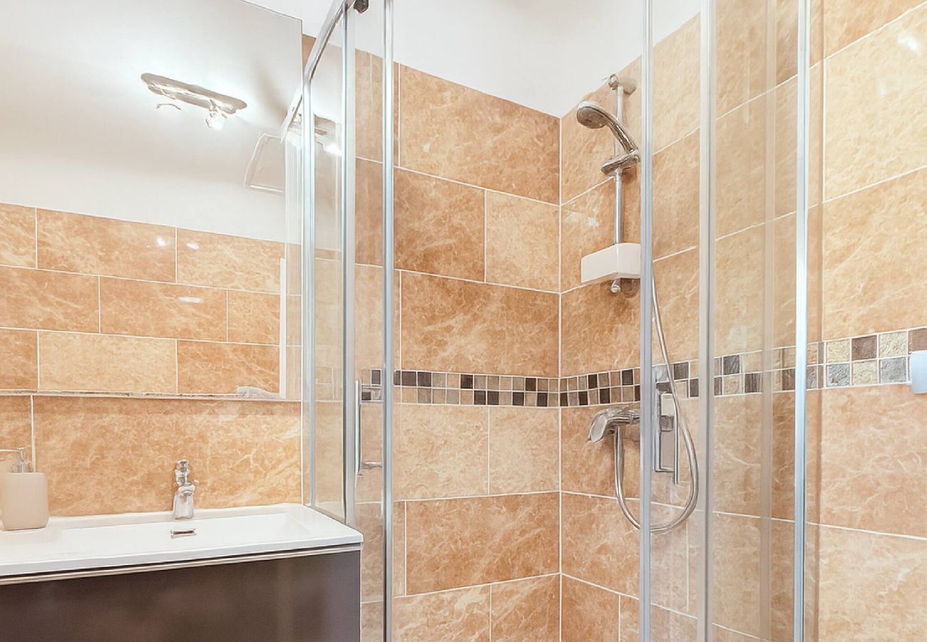 Villa in Sanary-sur-Mer - Villa Clémarine – Détente, Piscine & Jacuzzi Privé