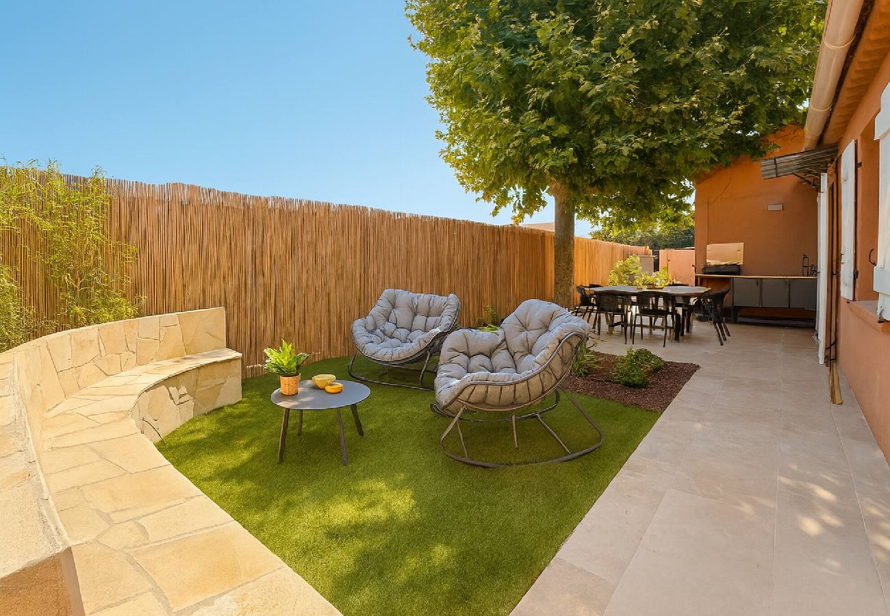 Villa in Sanary-sur-Mer - Villa Clémarine – Détente, Piscine & Jacuzzi Privé