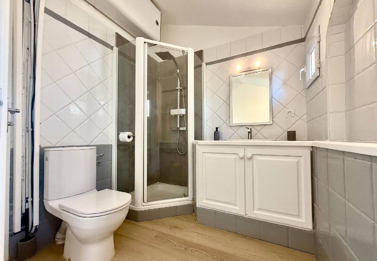 Villa in Sanary-sur-Mer - Villa Clémarine – Détente, Piscine & Jacuzzi Privé