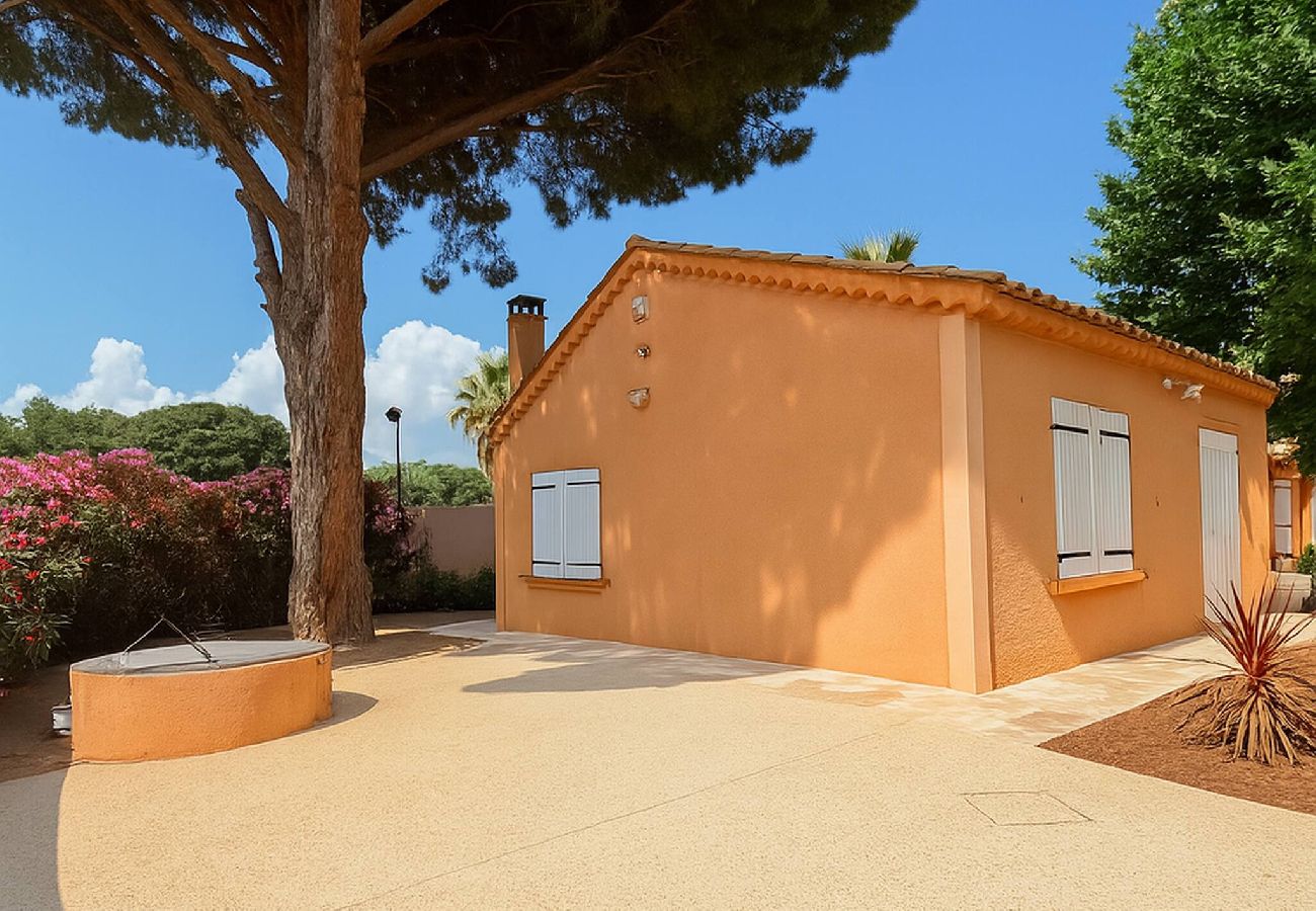 Villa in Sanary-sur-Mer - Villa Clémarine – Détente, Piscine & Jacuzzi Privé