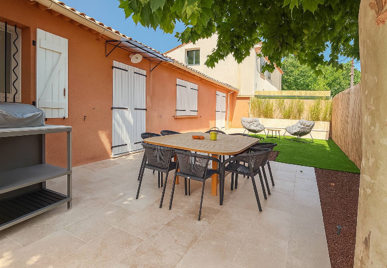 Villa in Sanary-sur-Mer - Villa Clémarine – Détente, Piscine & Jacuzzi Privé