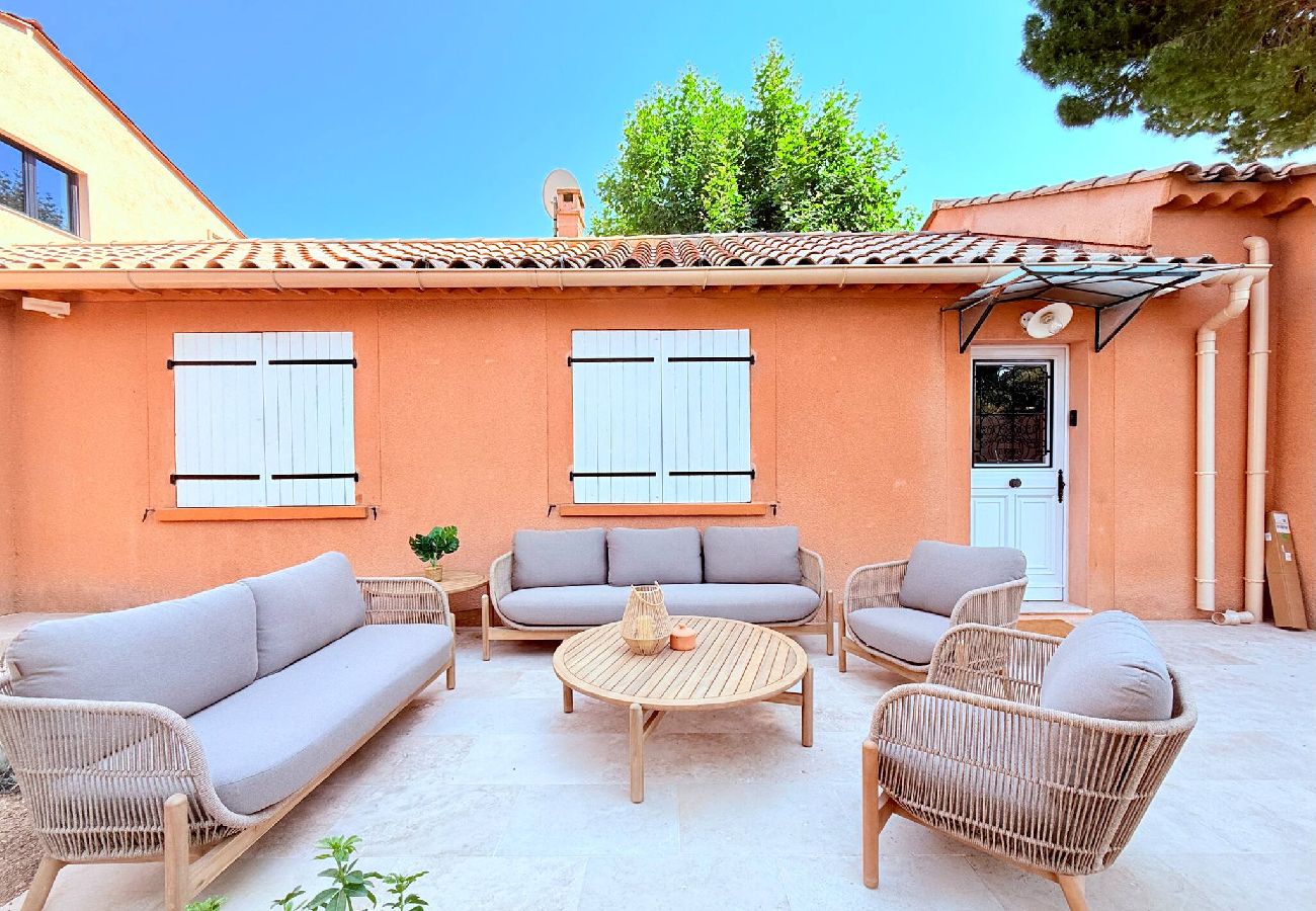 Villa in Sanary-sur-Mer - Villa Clémarine – Détente, Piscine & Jacuzzi Privé
