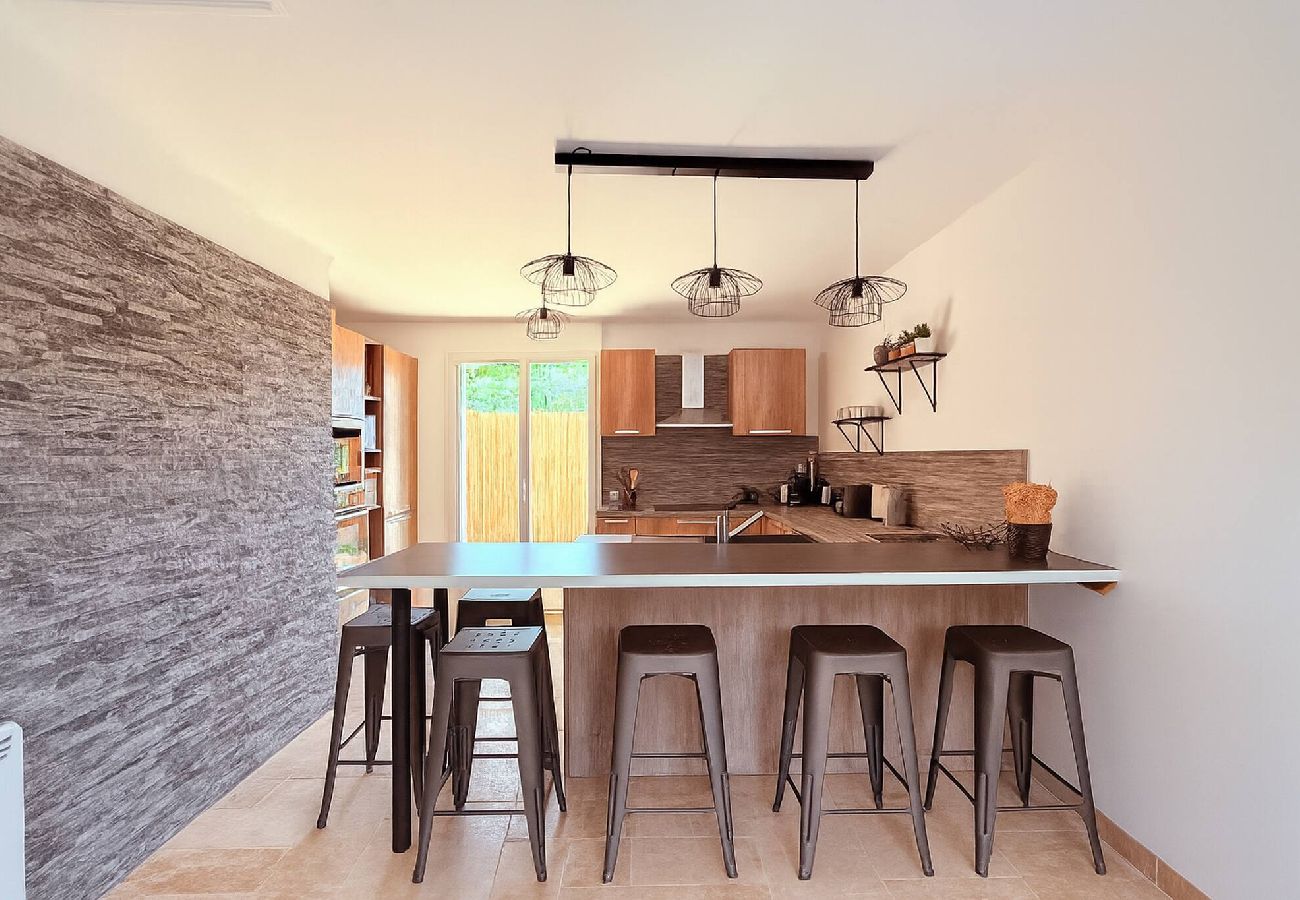 Villa in Sanary-sur-Mer - Villa Clémarine – Détente, Piscine & Jacuzzi Privé