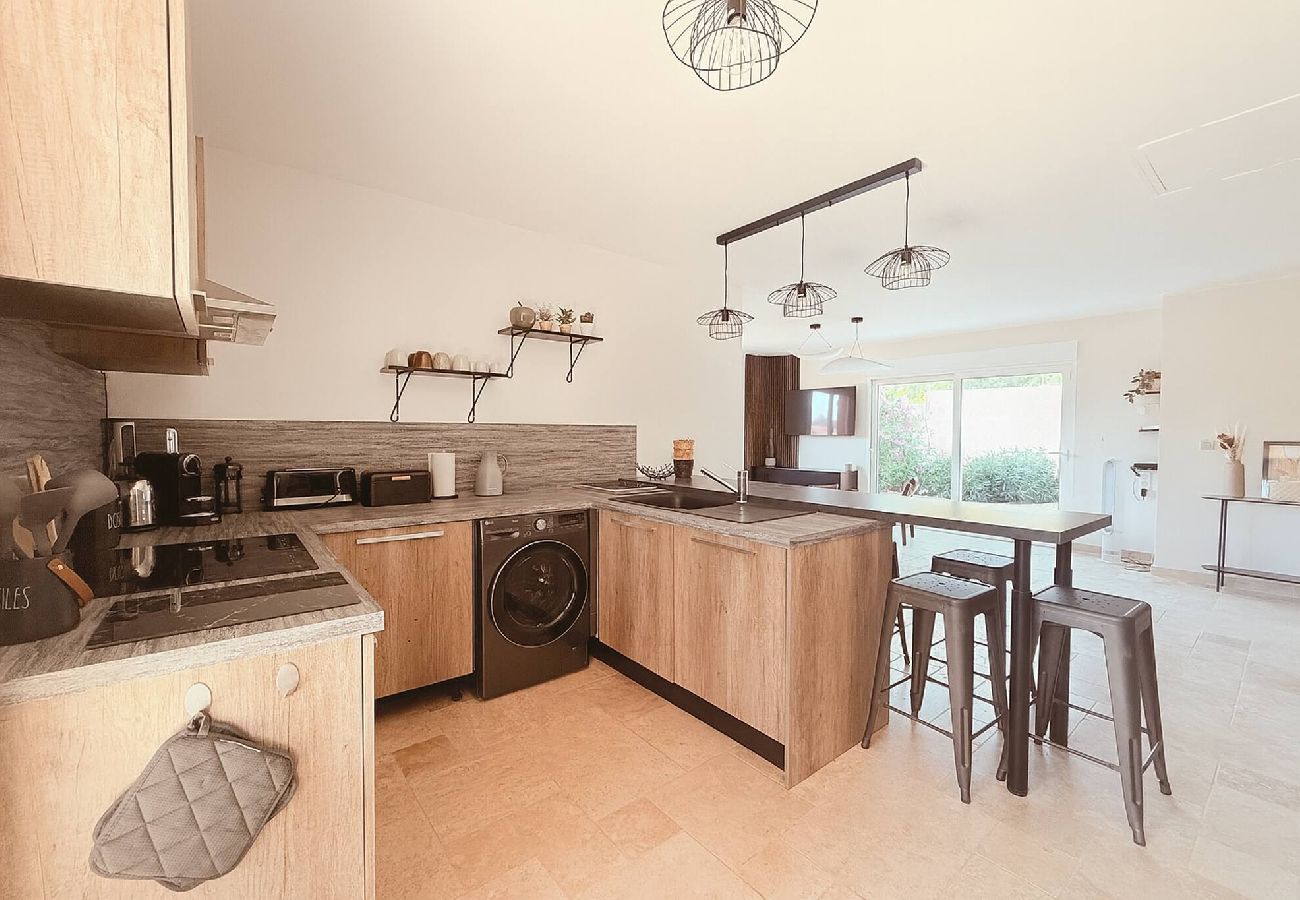 Villa in Sanary-sur-Mer - Villa Clémarine – Détente, Piscine & Jacuzzi Privé
