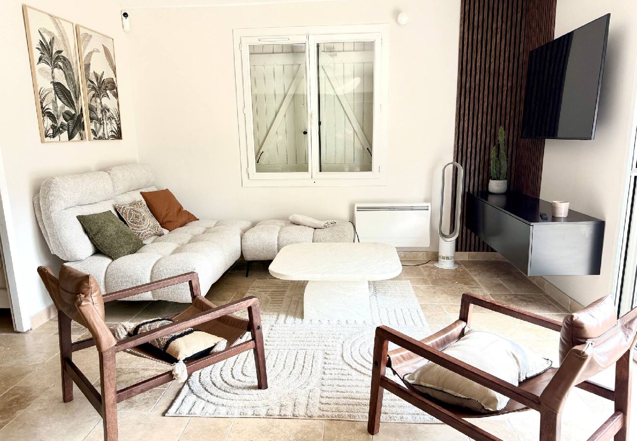 Villa in Sanary-sur-Mer - Villa Clémarine – Détente, Piscine & Jacuzzi Privé