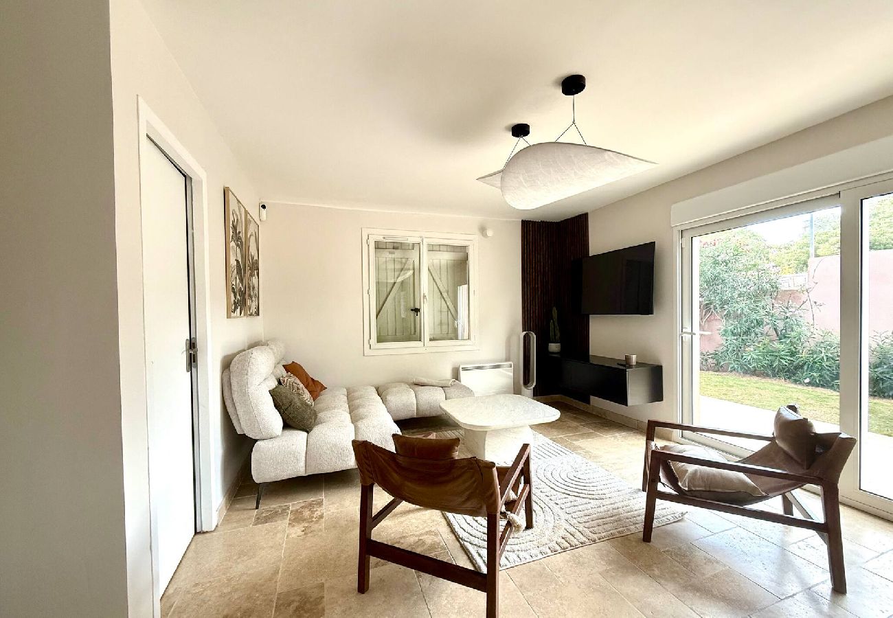 Villa in Sanary-sur-Mer - Villa Clémarine – Détente, Piscine & Jacuzzi Privé