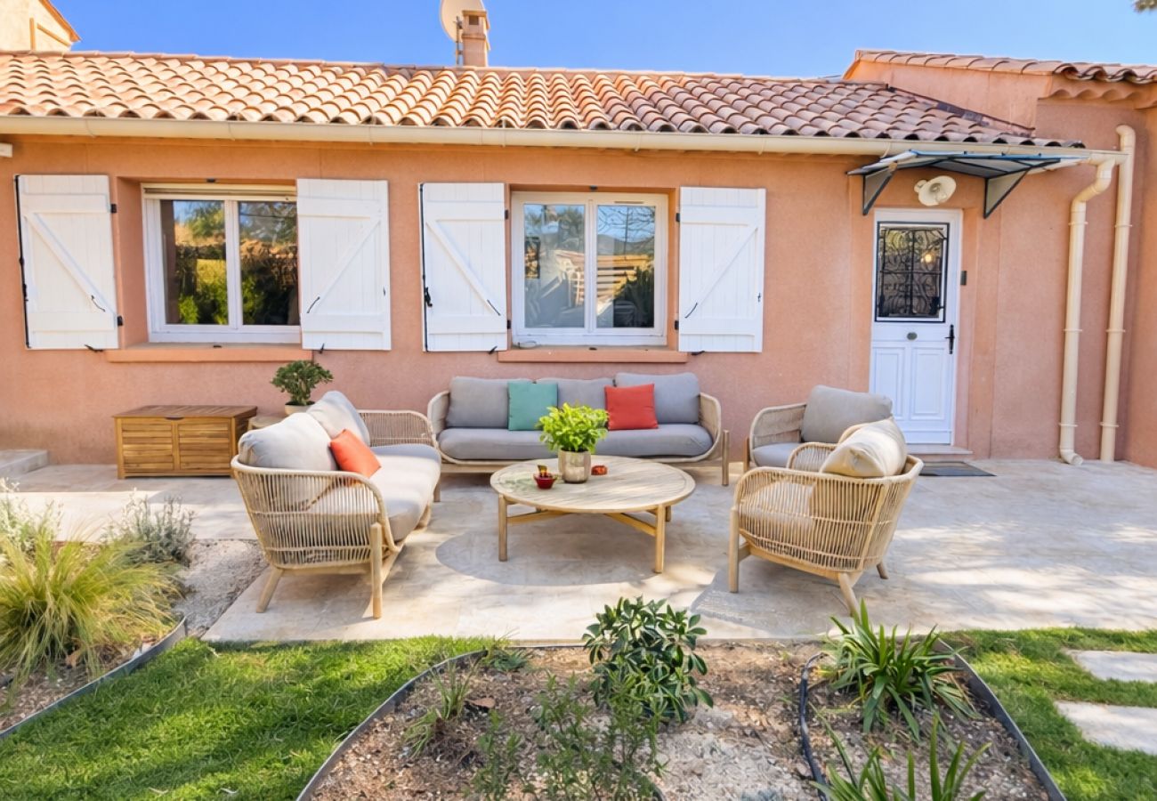 Villa in Sanary-sur-Mer - Villa Clémarine – Détente, Piscine & Jacuzzi Privé