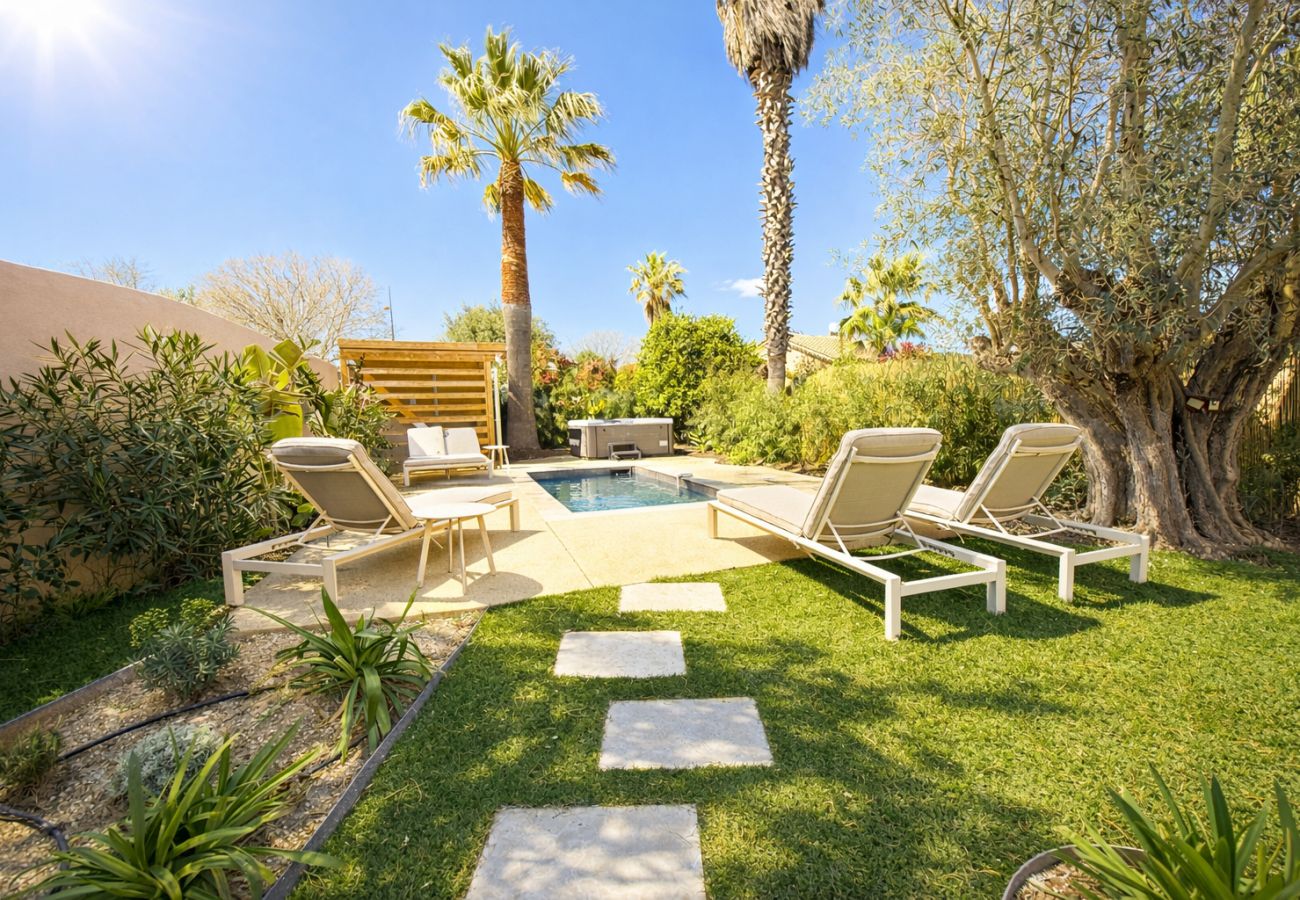 Villa in Sanary-sur-Mer - Villa Clémarine – Détente, Piscine & Jacuzzi Privé