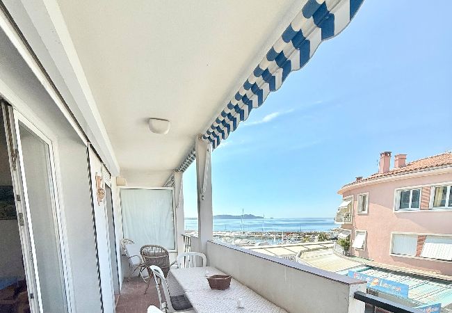 Apartment in Carqueiranne - Le séréna- Vue mer & Garage - Sur le