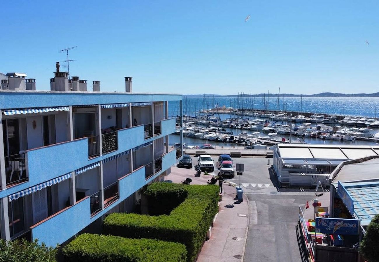 Apartment in Carqueiranne - Le séréna- Vue mer & Garage - Sur le