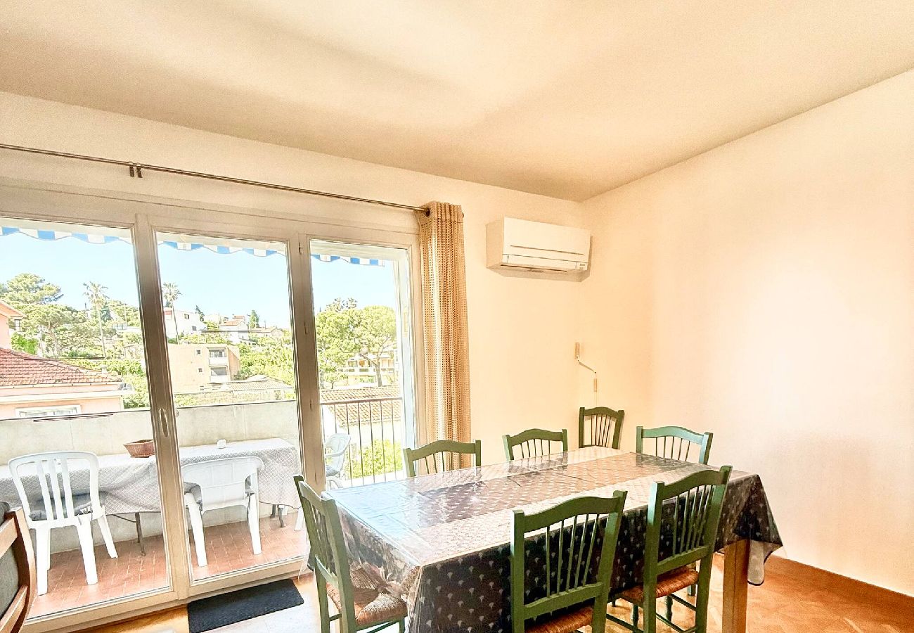 Apartment in Carqueiranne - Le séréna- Vue mer & Garage - Sur le