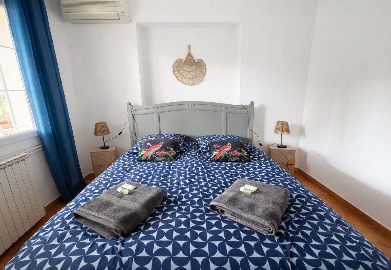 Villa in Six-Fours-les-Plages - Villa Constance - Paisible avec Piscine Privée
