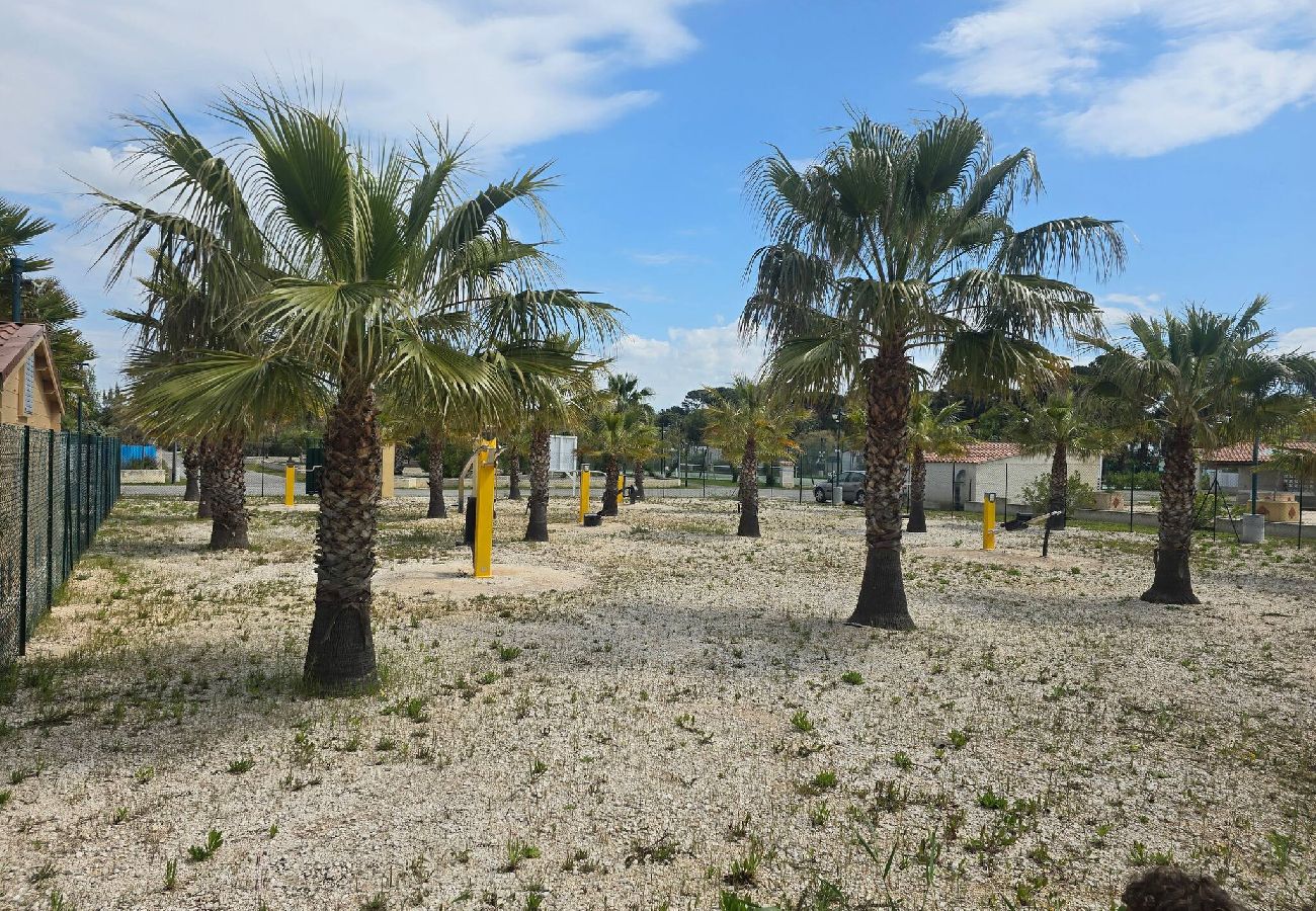 Bungalow in Hyères - Mobil-Home  camping pin maritime