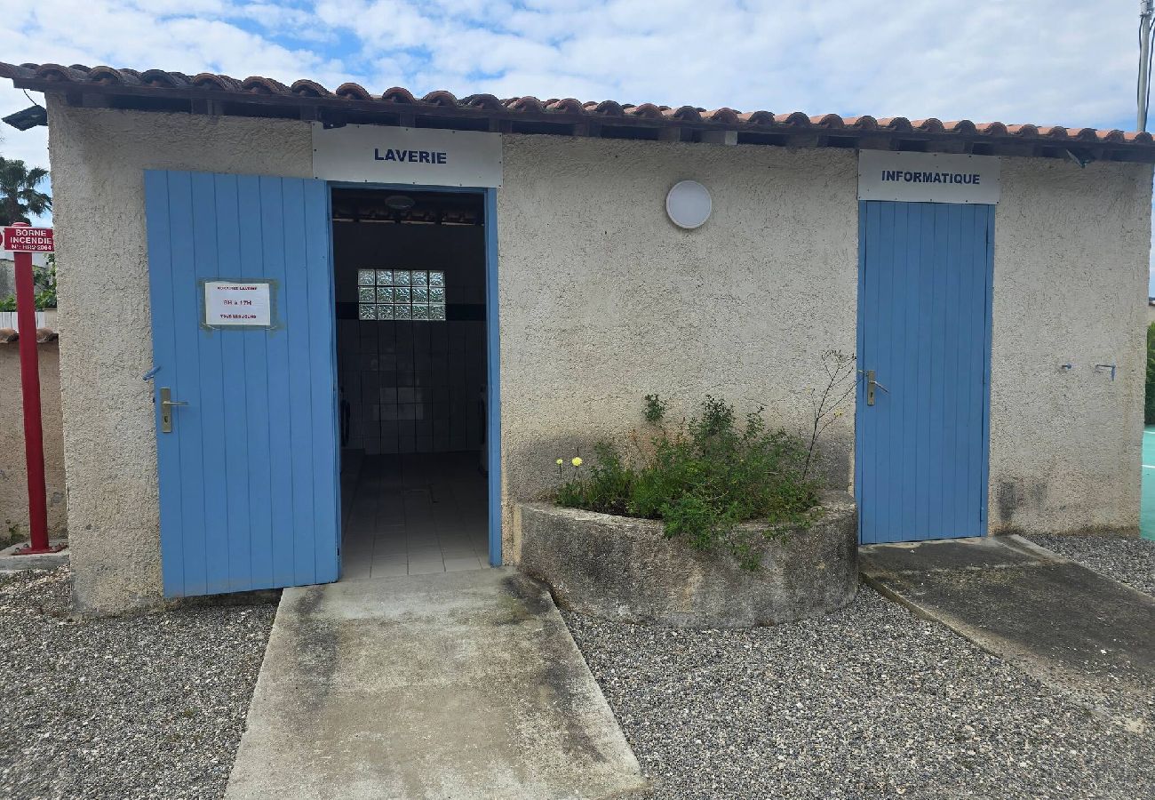 Bungalow in Hyères - Mobil-Home  camping pin maritime