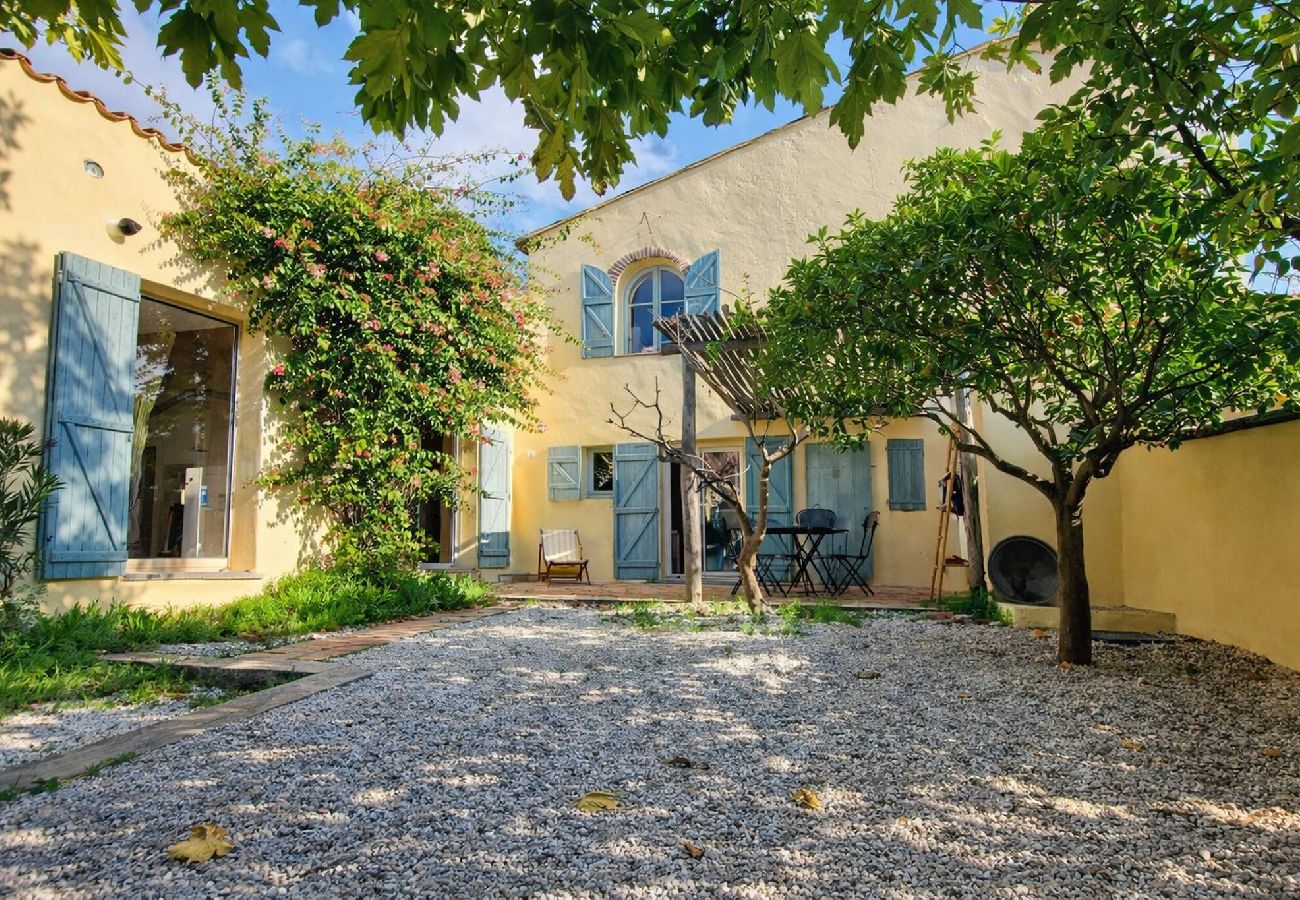 Villa en Sanary-sur-Mer - Villa Provençale avec petit bassin & proche Plages