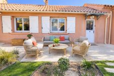 Villa en Sanary-sur-Mer - Villa Clémarine – Détente, Piscine & Jacuzzi Privé