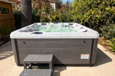 Villa en Sanary-sur-Mer - Villa Clémarine – Détente, Piscine & Jacuzzi Privé