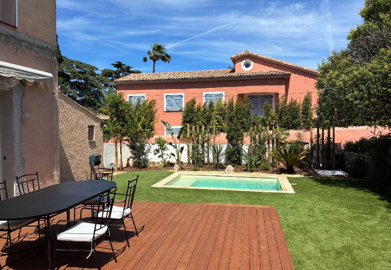 Casa en Sanary-sur-Mer - Villa à Portissol, Piscine + Plage & port à pied