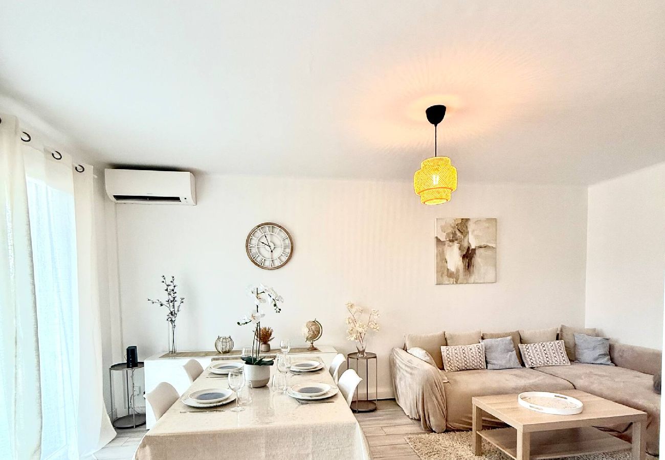 Appartement à Sanary-sur-Mer - Reflet Marin - séjour tout confort à Sanary