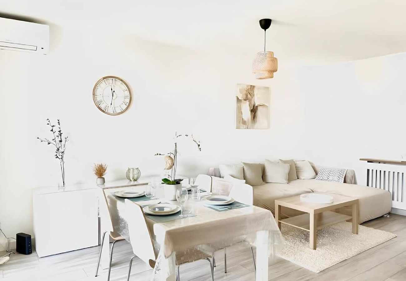 Appartement à Sanary-sur-Mer - Reflet Marin - séjour tout confort à Sanary