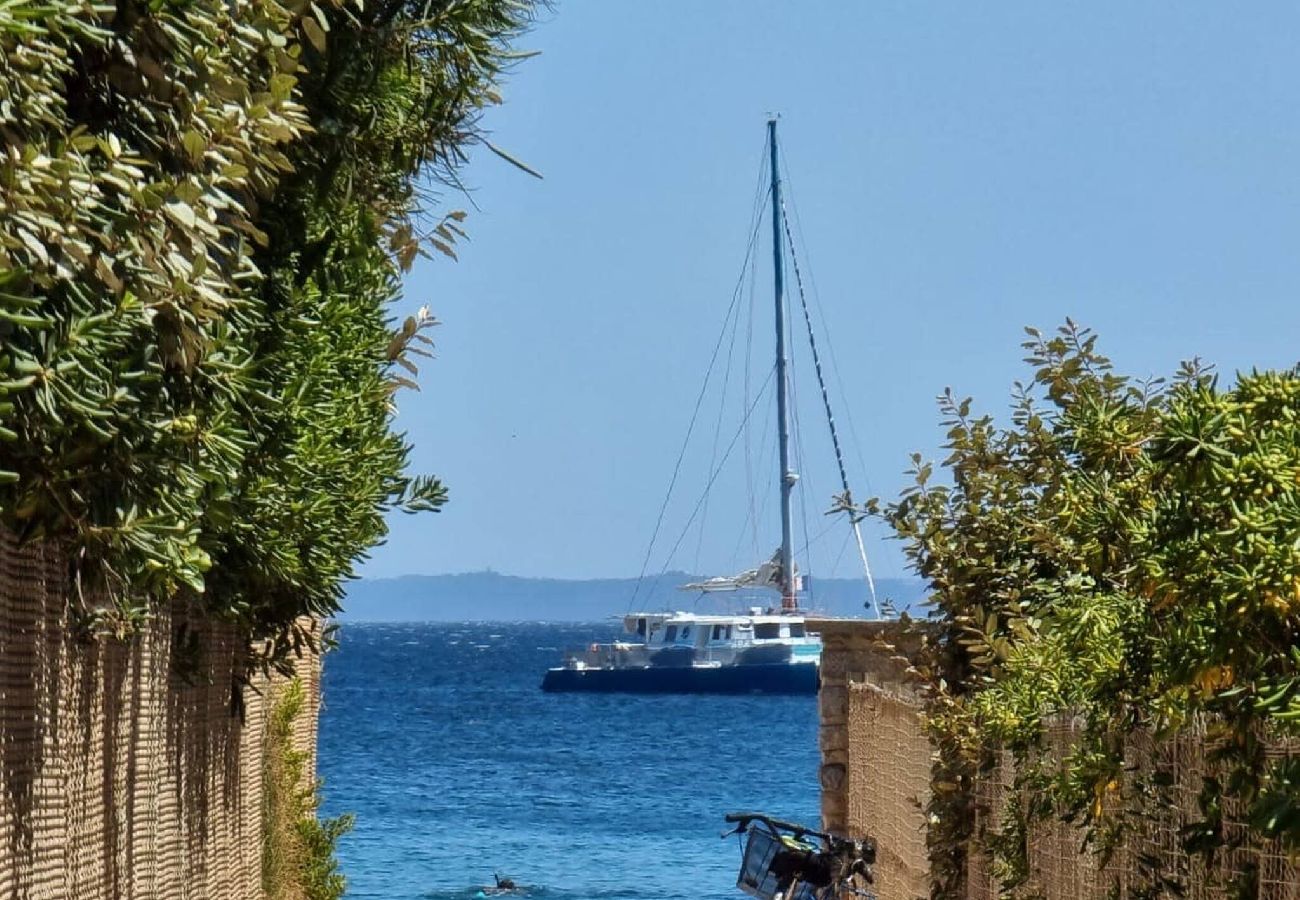 Studio à Hyères - Rosario - Studio vue port, Climatisé - Hyères Port