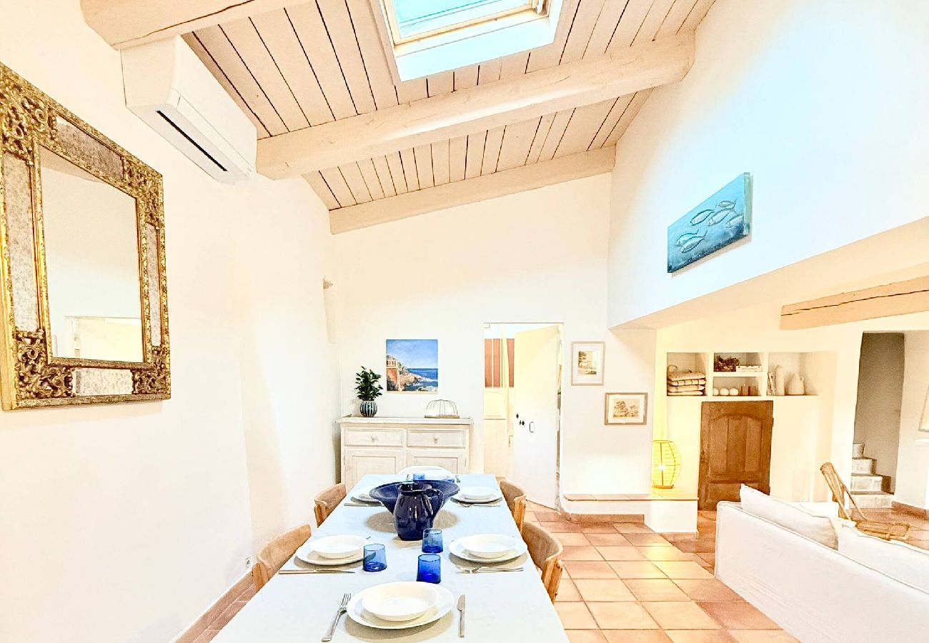 Villa à Sanary-sur-Mer - Villa Provençale avec petit bassin & proche Plages