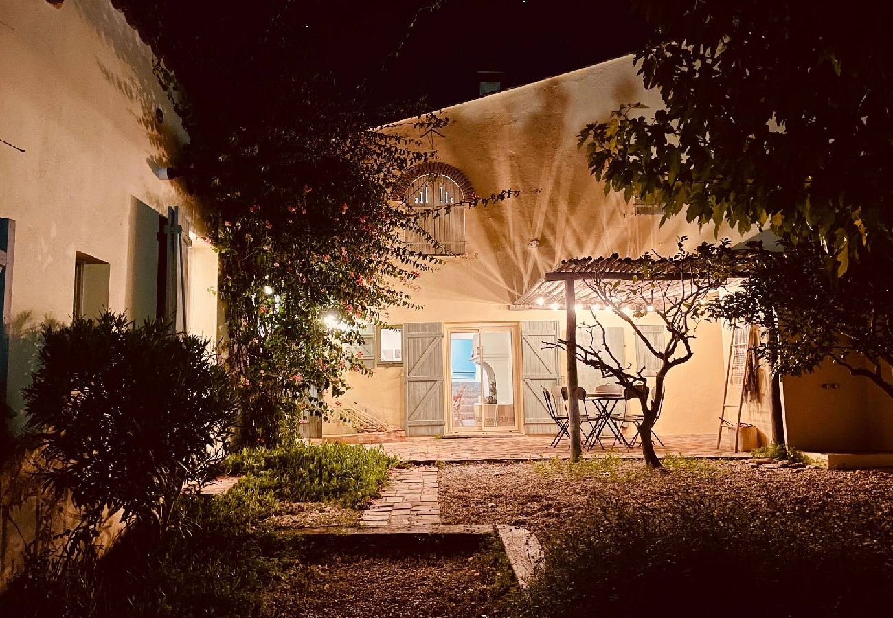 Villa à Sanary-sur-Mer - Villa Provençale avec petit bassin & proche Plages