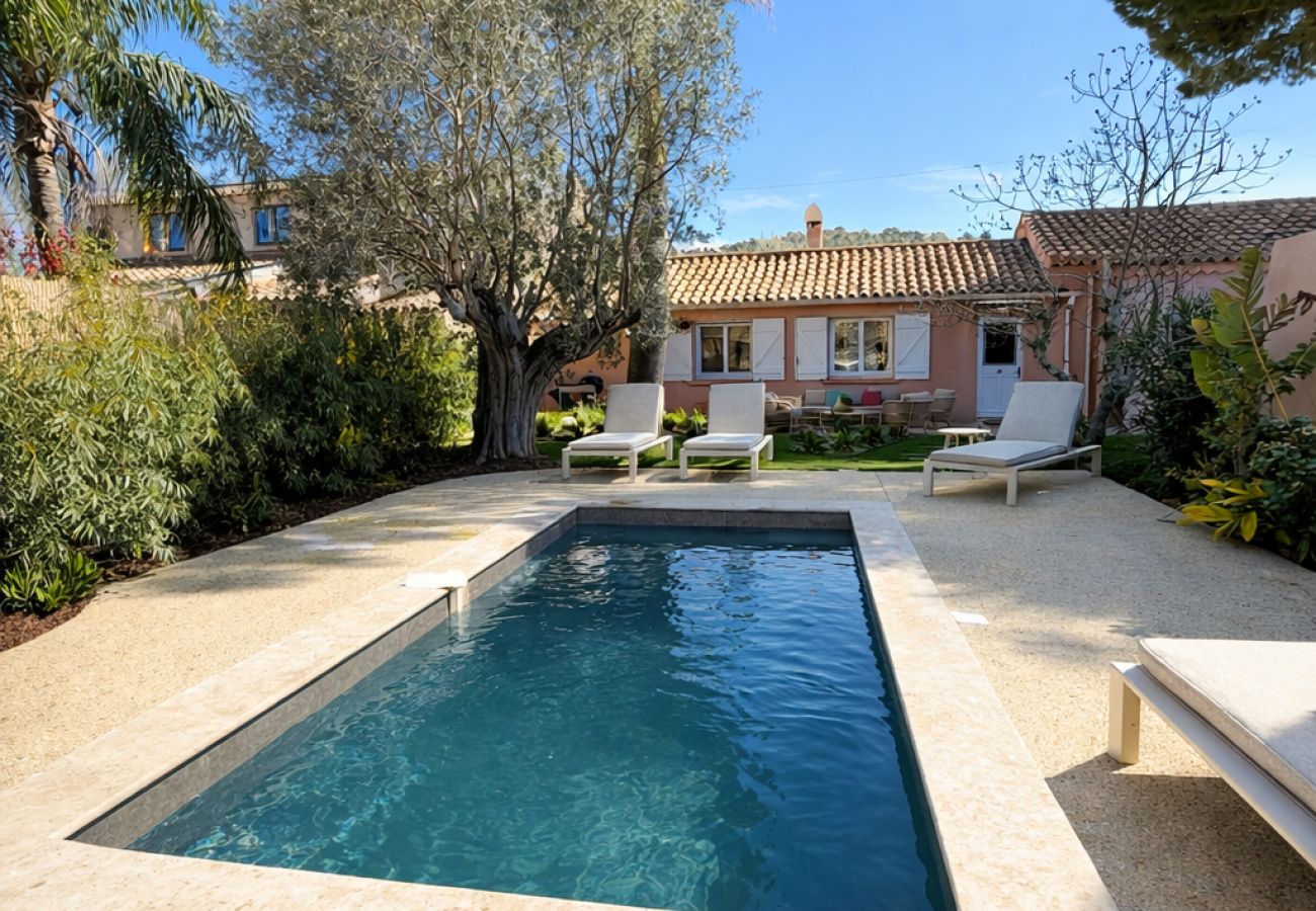 Villa à Sanary-sur-Mer - Villa Clémarine – Détente, Piscine & Jacuzzi Privé