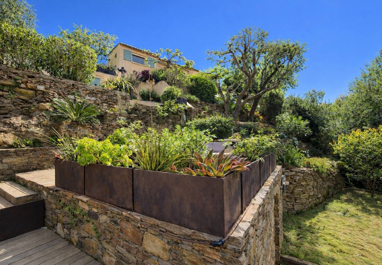 Maison à Bormes-les-Mimosas - Villa Cressonnière • Évasion avec piscine