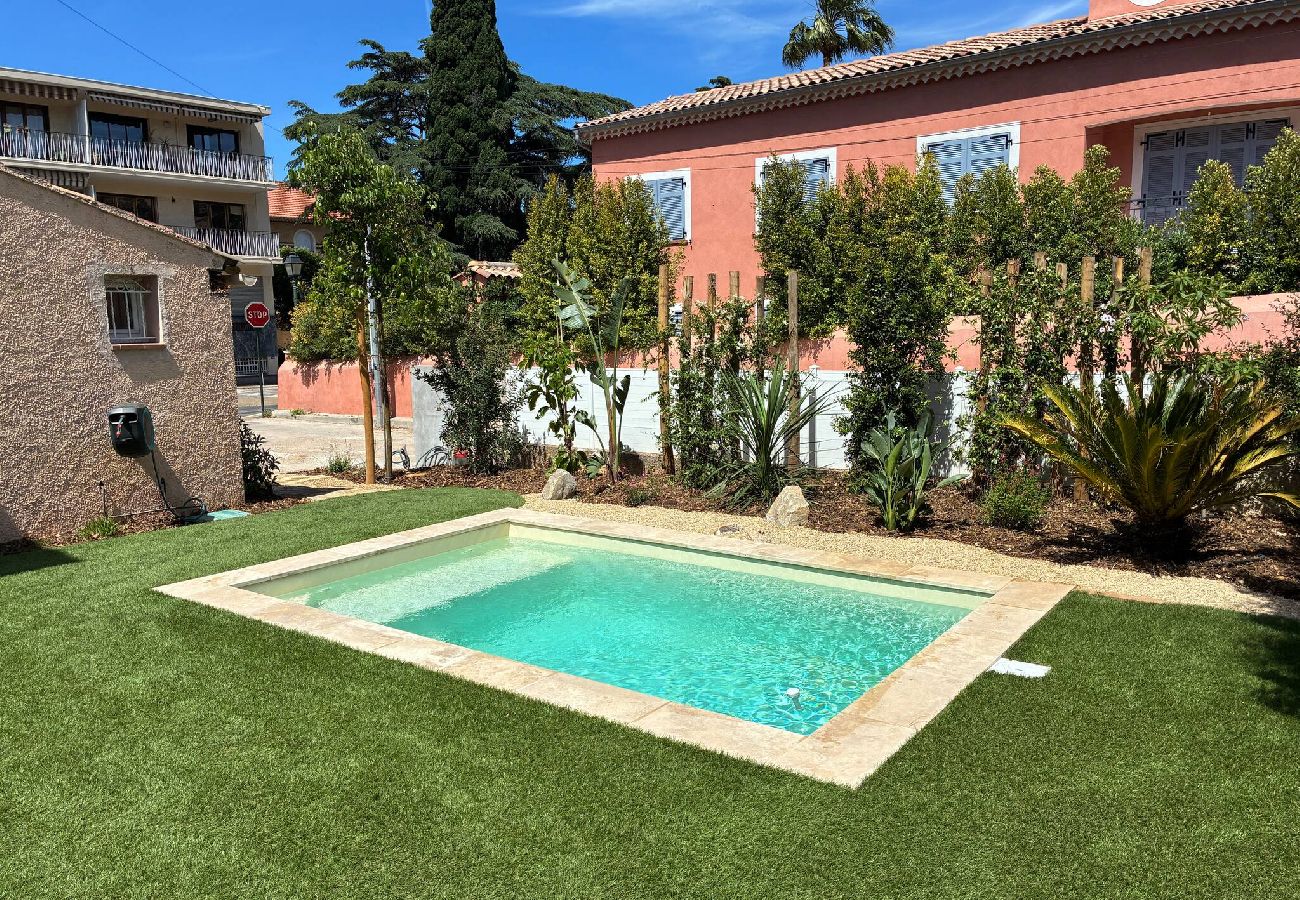 Maison à Sanary-sur-Mer - Villa à Portissol, Piscine + Plage & port à pied