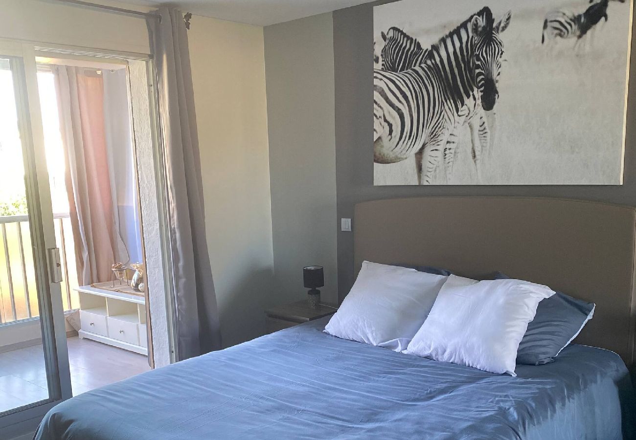 Appartement à Six-Fours-les-Plages - Le Capri • Charme méditerranéen en centre-ville